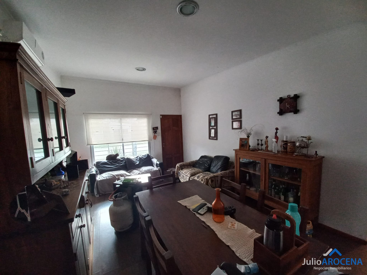 Casa ID.1200 - Casa en venta en las quintitas 3 dormitorios, uno en suite, 2 baños completos.