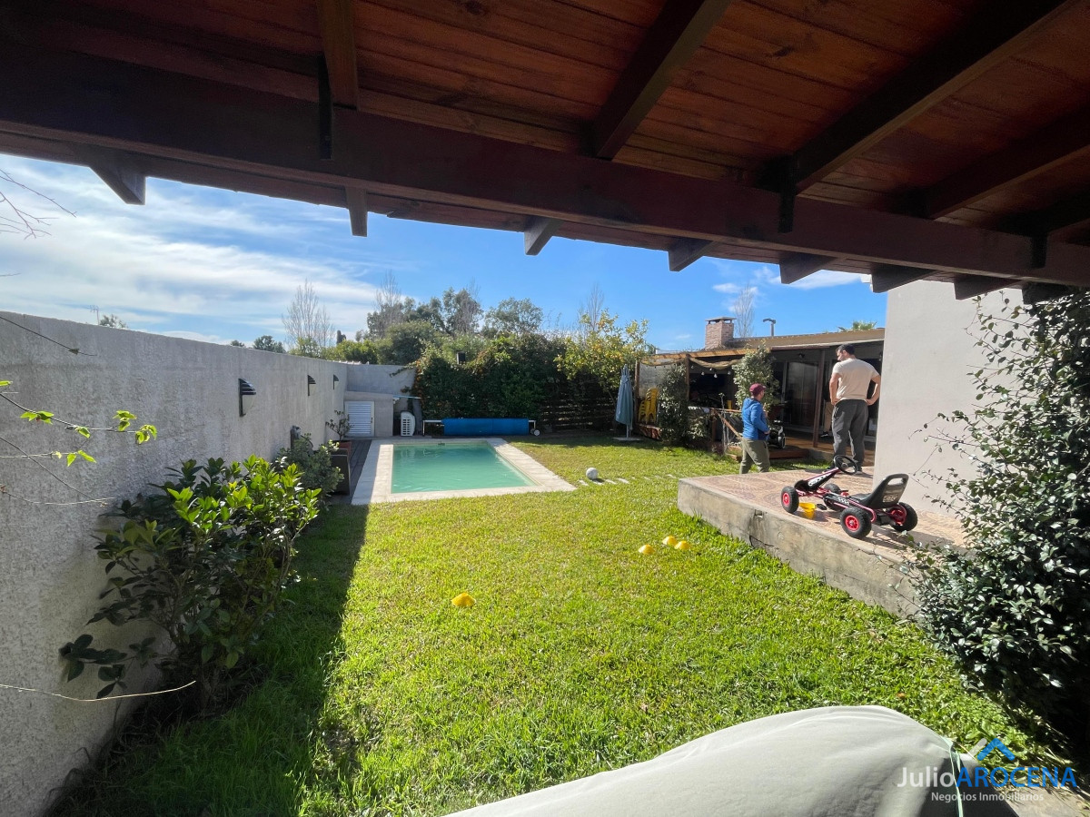 Casa ID.1097 -  Casa Principal con Estilo y Comodidad - U$D 193.000 