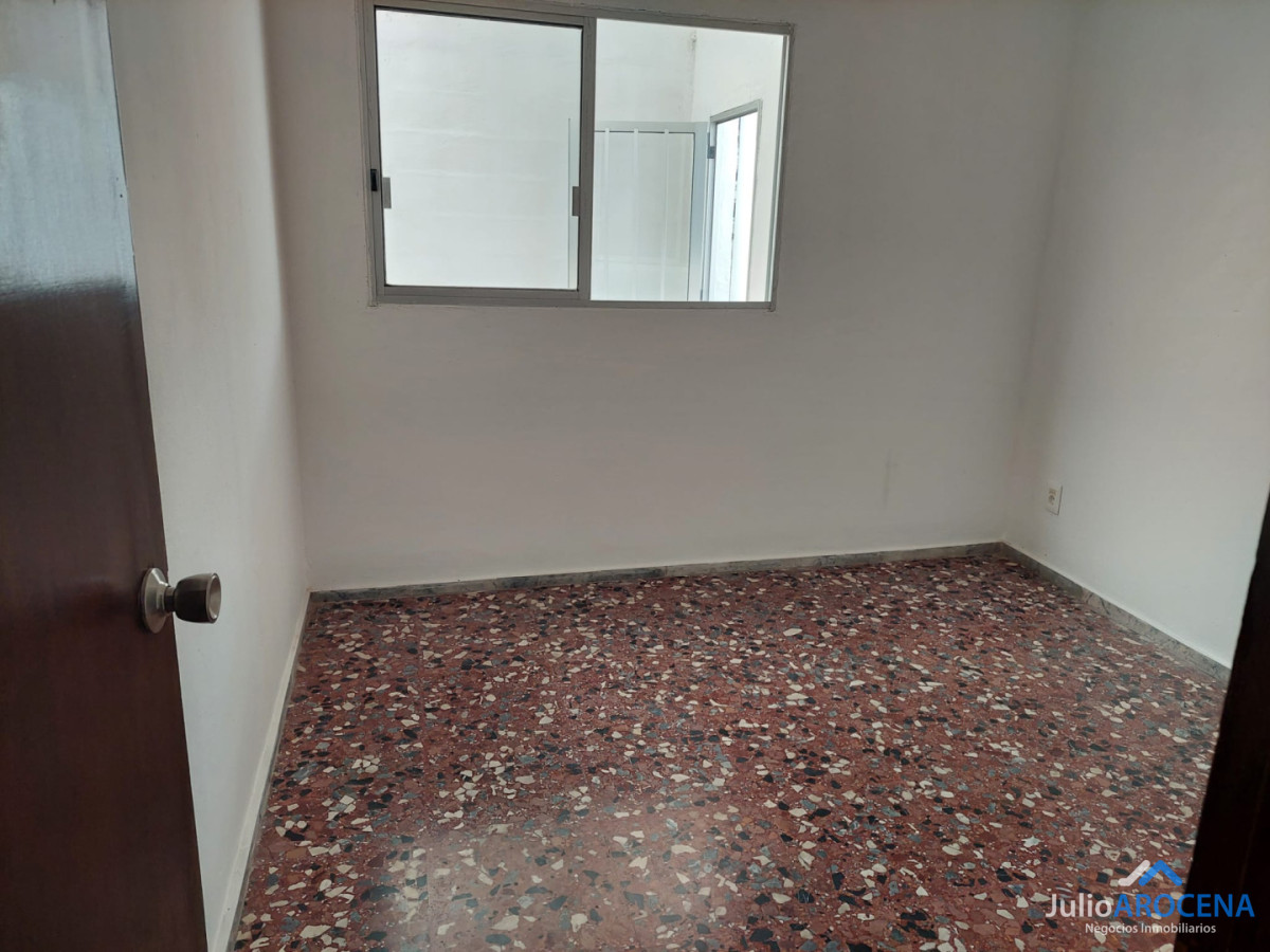 Casa ID.1451 - CASA DE 2 DORMITORIOS CON PASILLO