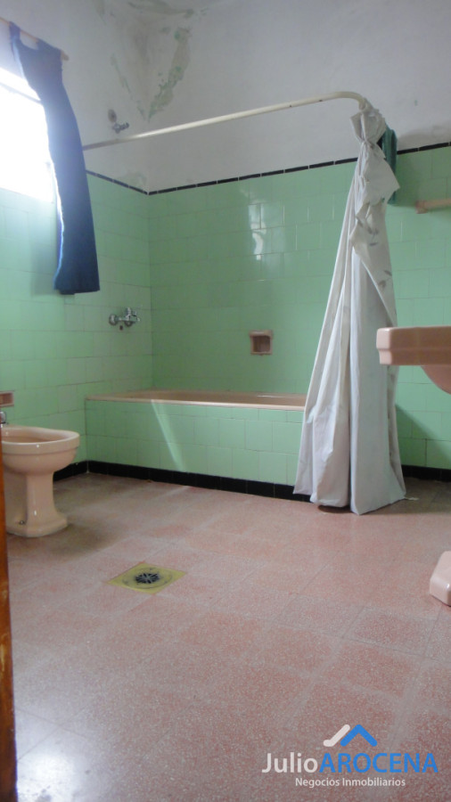 Casa ID.1369 - EXCELENTE UBICACION CENTRICA 