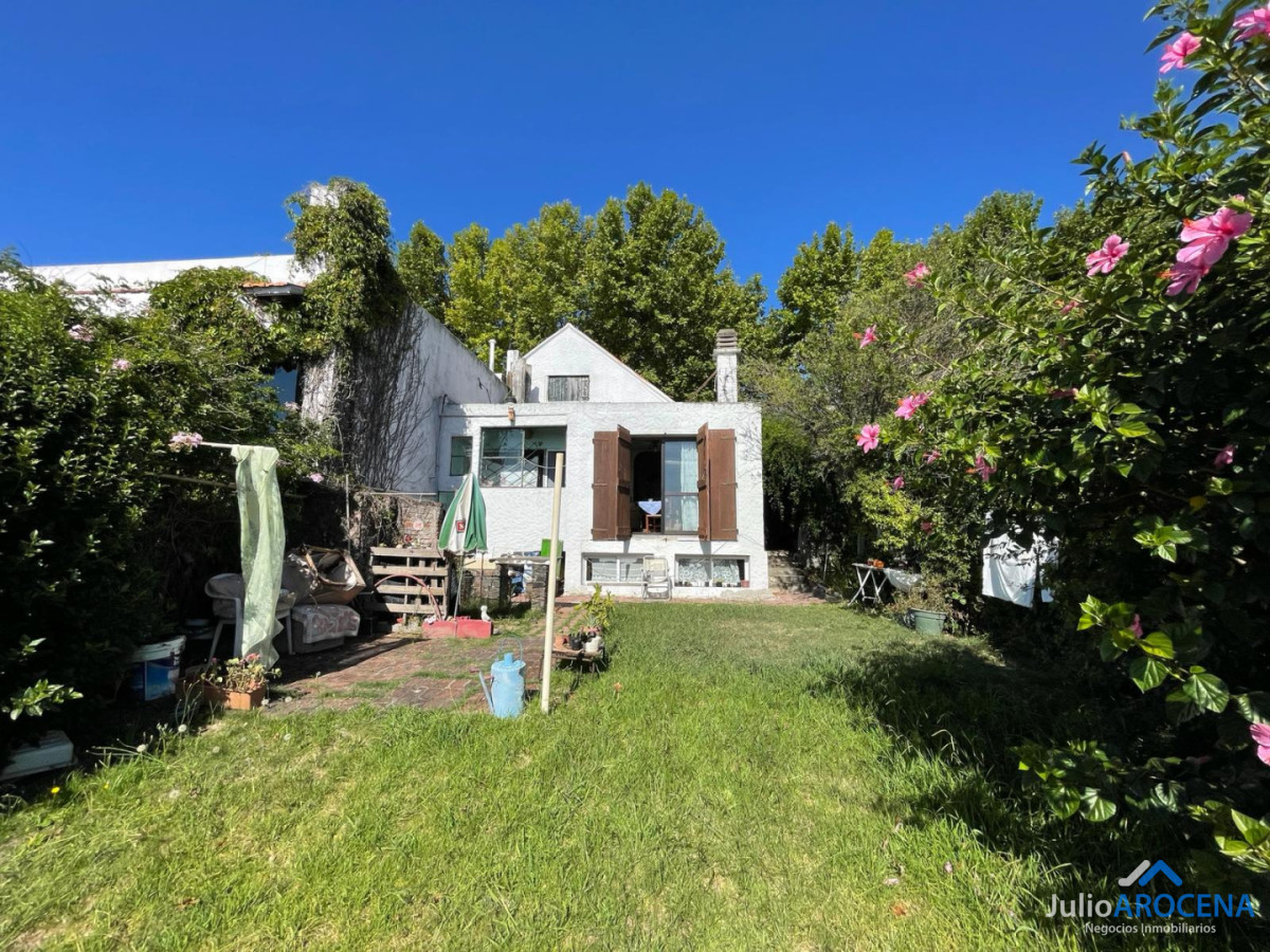 Casa ID.1347 - CASA CON 3 DORMITORIOS EN EL CENTRO