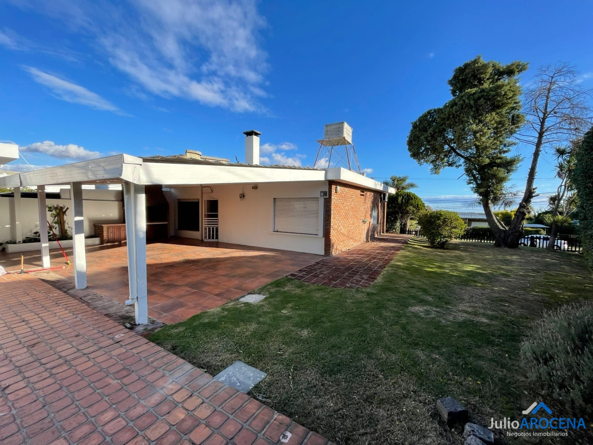 Casa ID.1102 -  ¡Hermosa Casa en Ave. Luis Alberto de Herrera! 