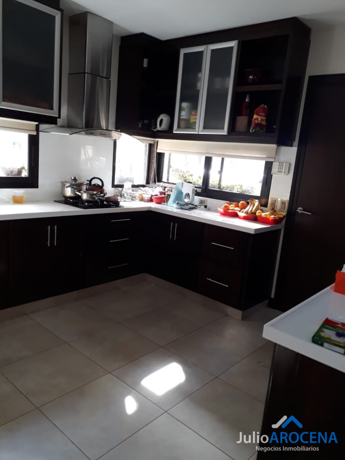 Casa ID.1061 - Impresionante Casa con Espacios Amplios y Acabados de Alta Calidad