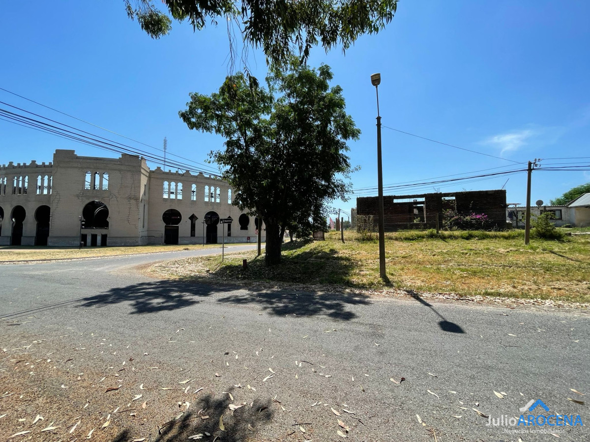 Casa ID.1173 -  Gran Propiedad Multifuncional en Colonia - U$D 300.000 