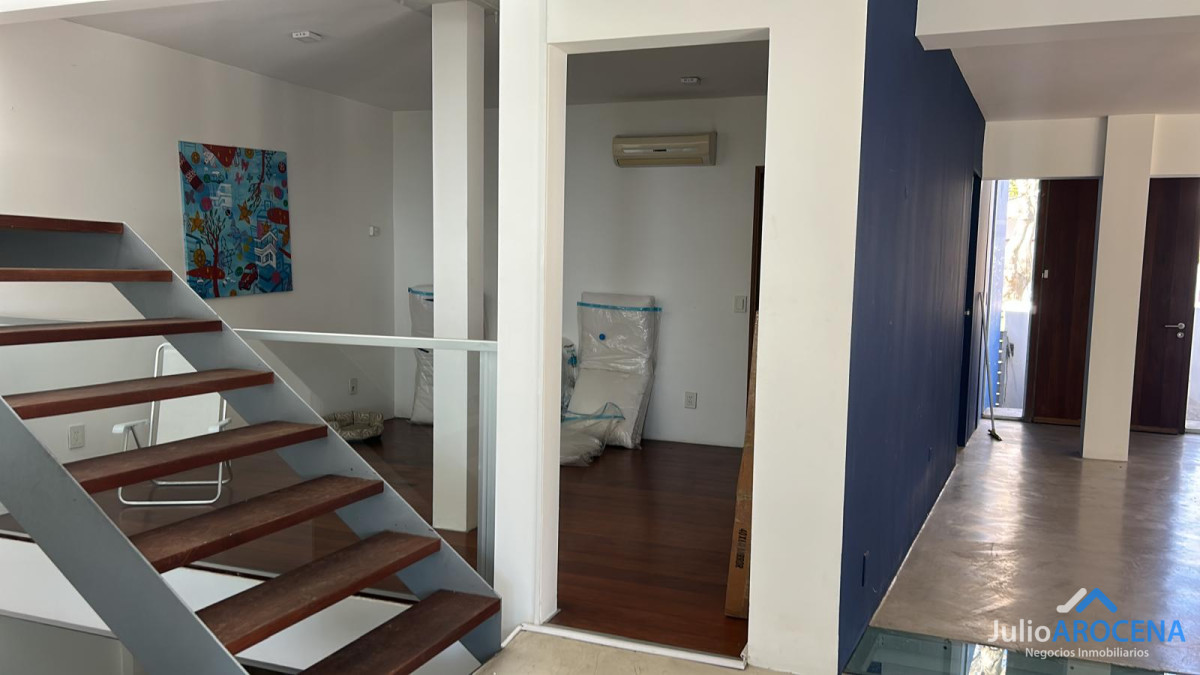 Casa ID.1321 - 🏡 ¡HERMOSA CASA A 5 CUADRAS DE GRAL. FLORES - COLONIA! ✨