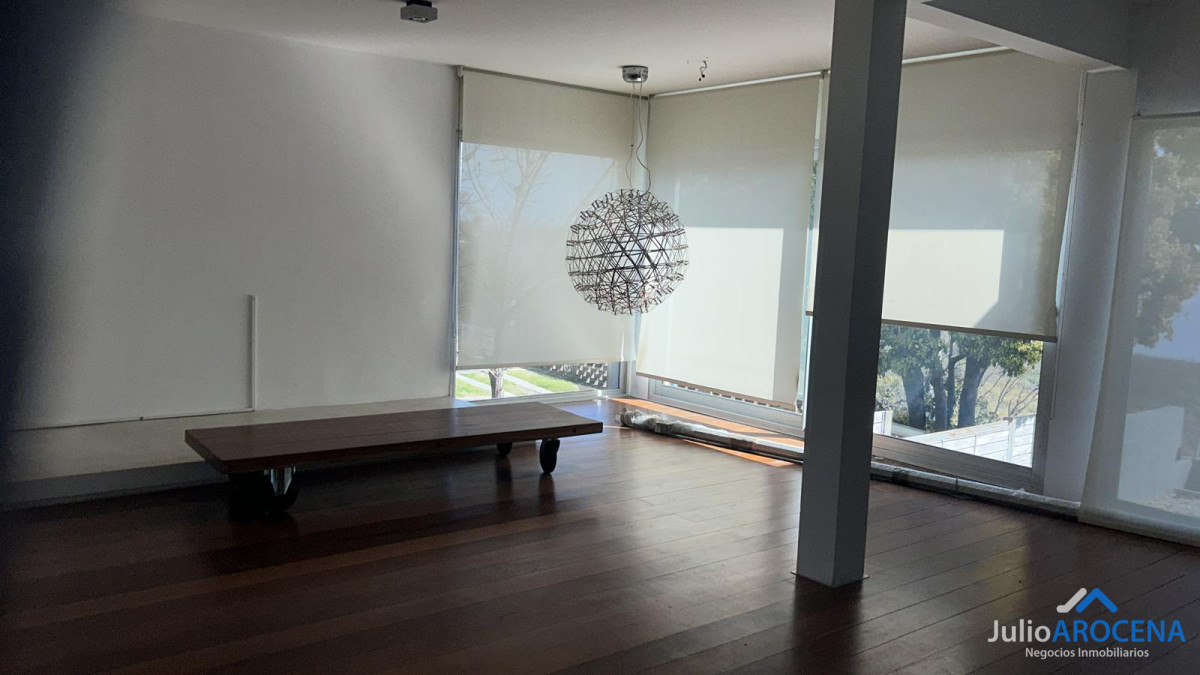 Casa ID.1321 - 🏡 ¡HERMOSA CASA A 5 CUADRAS DE GRAL. FLORES - COLONIA! ✨