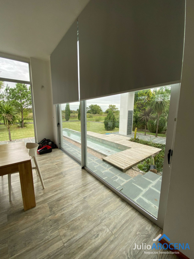 Casa ID.1237 - Moderna casa de 4 dormitorios con baños en suite, en barrio Privado