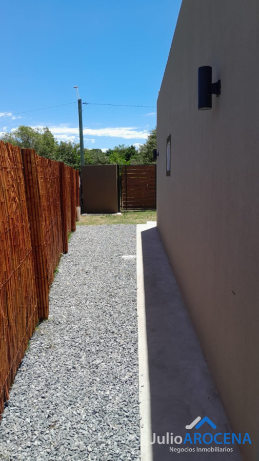 Casa ID.1385 - EXCELENTE UBICACION A ESTRENAR, 2 DORMITORIOS CON PISCINA