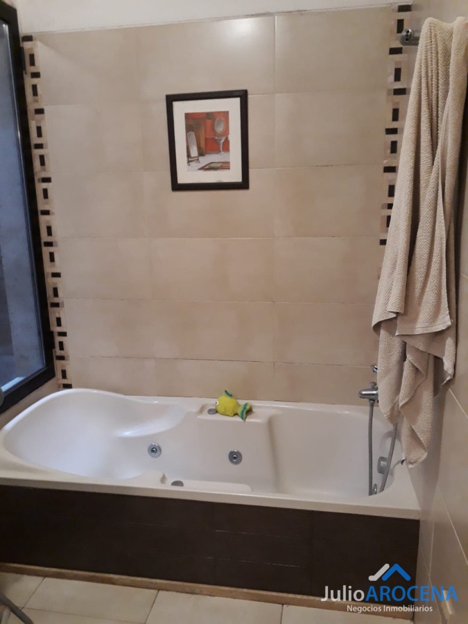 Casa ID.1061 - Impresionante Casa con Espacios Amplios y Acabados de Alta Calidad