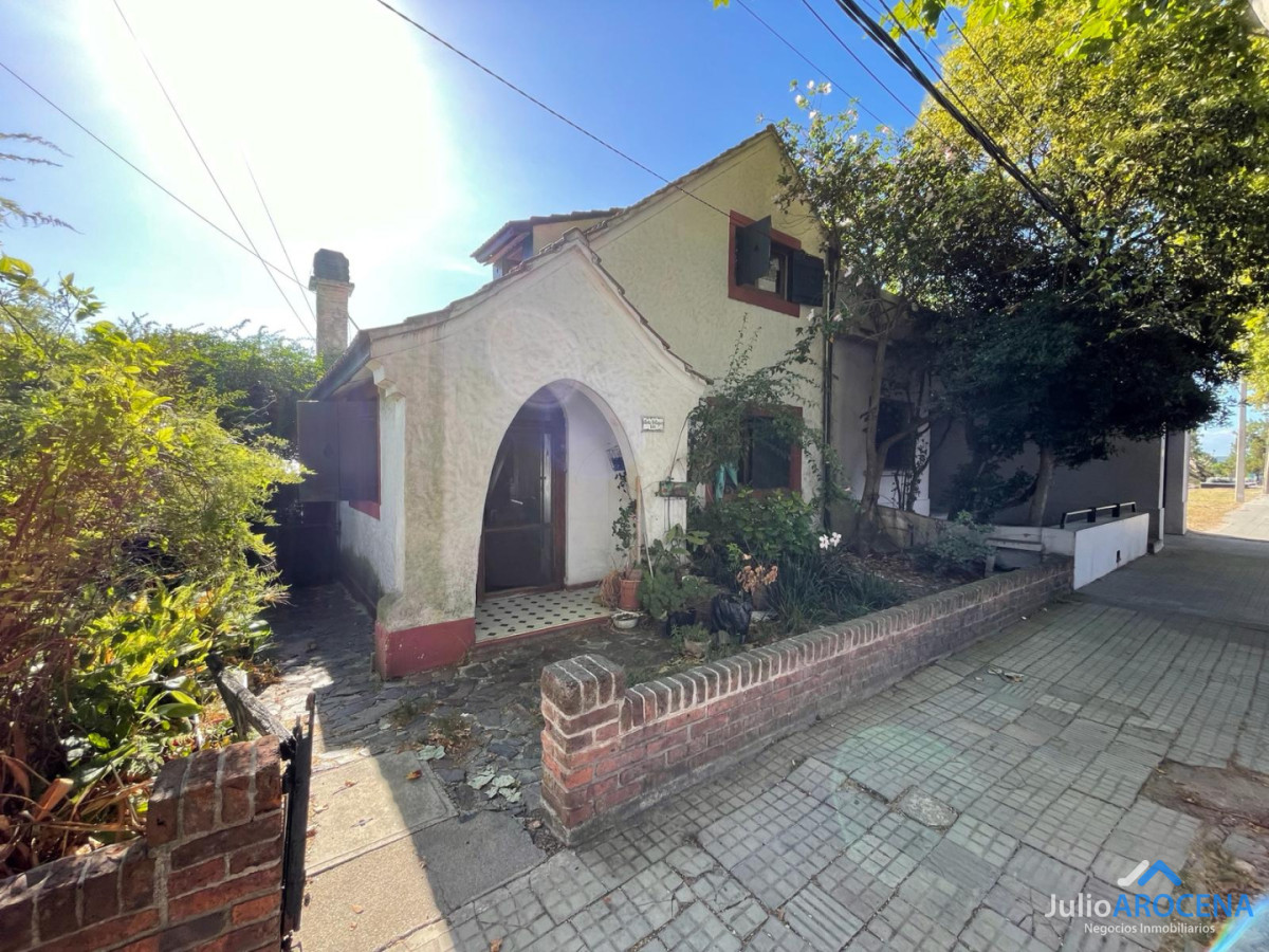 Casa ID.1347 - CASA CON 3 DORMITORIOS EN EL CENTRO