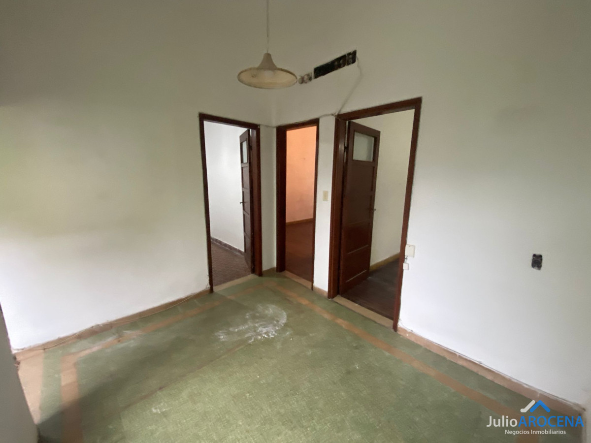 Casa ID.886 - OPORTUNIDAD Dos casas + Apto en el Centro de Colonia 