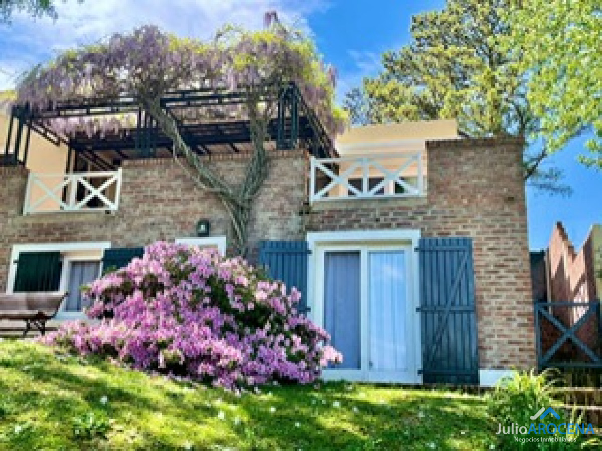 Casa ID.1077 - ¡Hermosa Casa a Pasos de la Playa y Plaza de Toros!