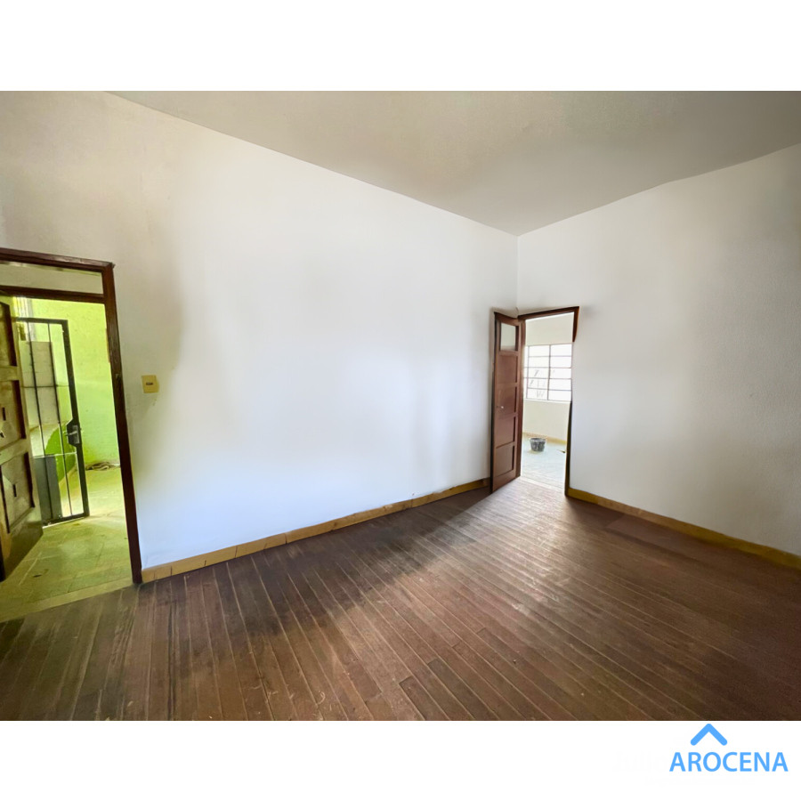 Casa ID.886 - OPORTUNIDAD Dos casas + Apto en el Centro de Colonia 