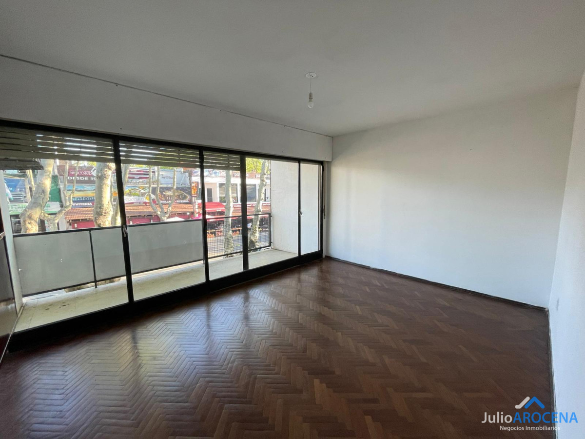 Casa ID.1112 - Imperdible apartamento en zona céntrica.