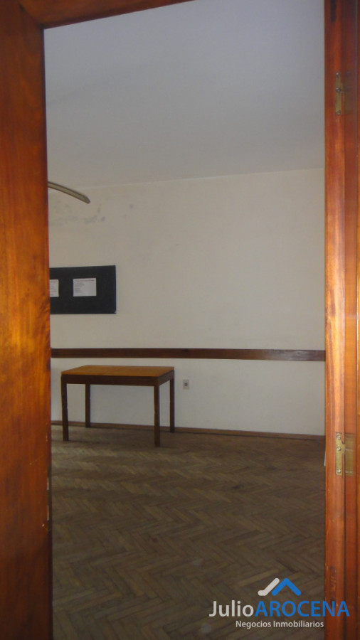 Casa ID.1369 - EXCELENTE UBICACION CENTRICA 