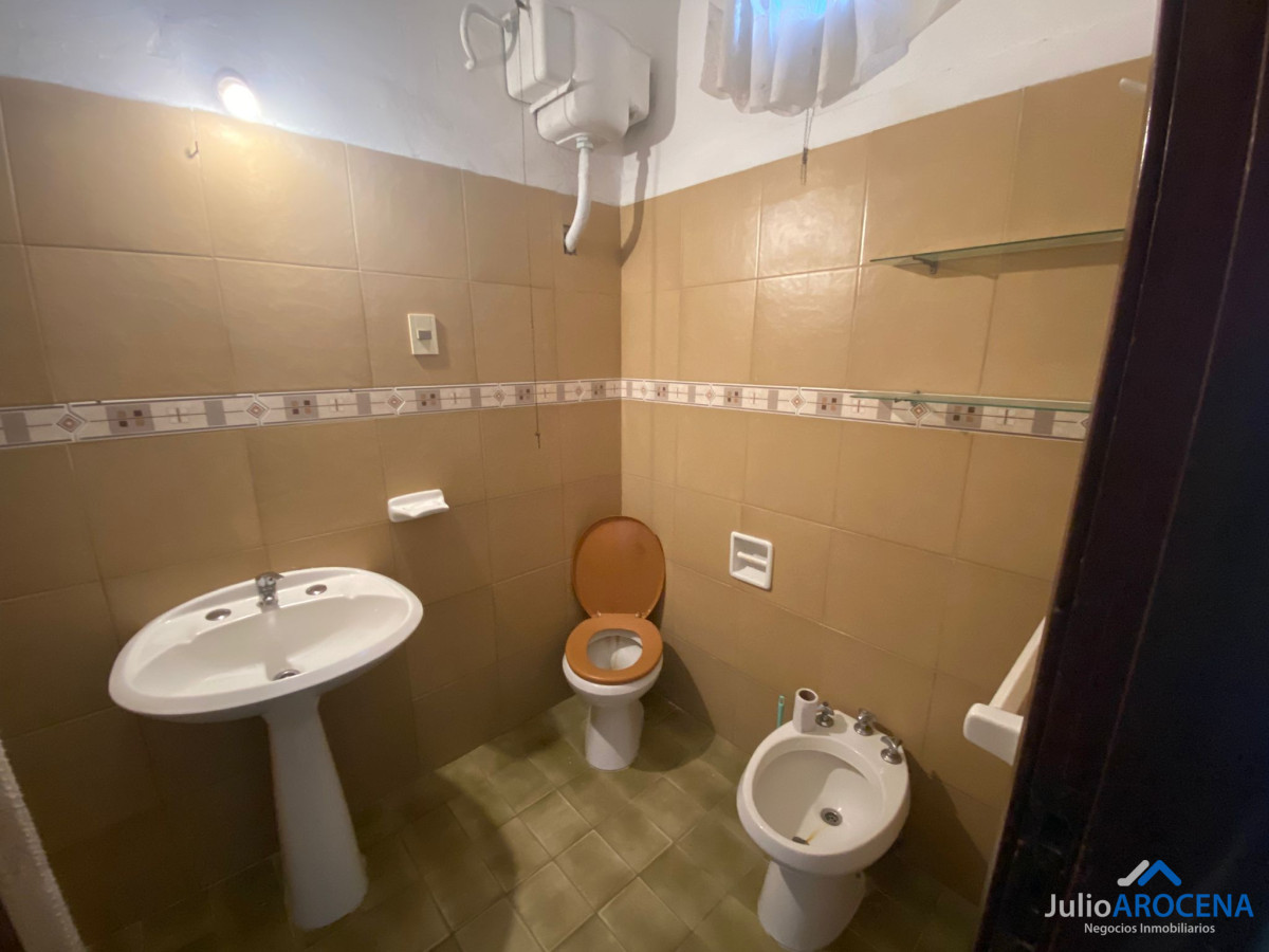 Casa ID.886 - OPORTUNIDAD Dos casas + Apto en el Centro de Colonia 