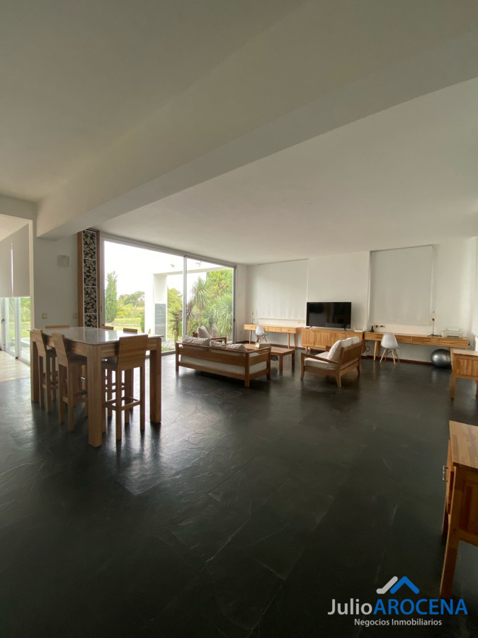 Casa ID.1237 - Moderna casa de 4 dormitorios con baños en suite, en barrio Privado