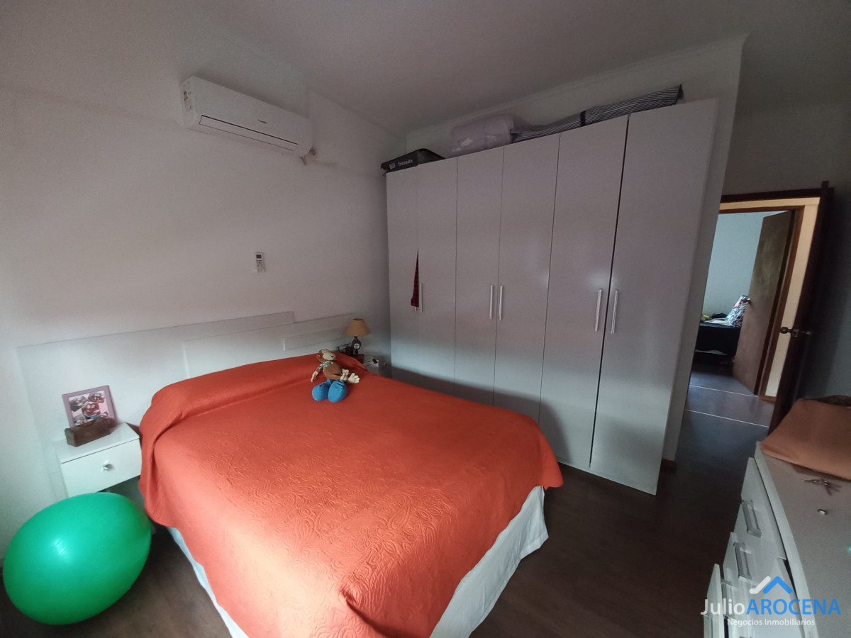 Casa ID.1200 - Casa en venta en las quintitas 3 dormitorios, uno en suite, 2 baños completos.