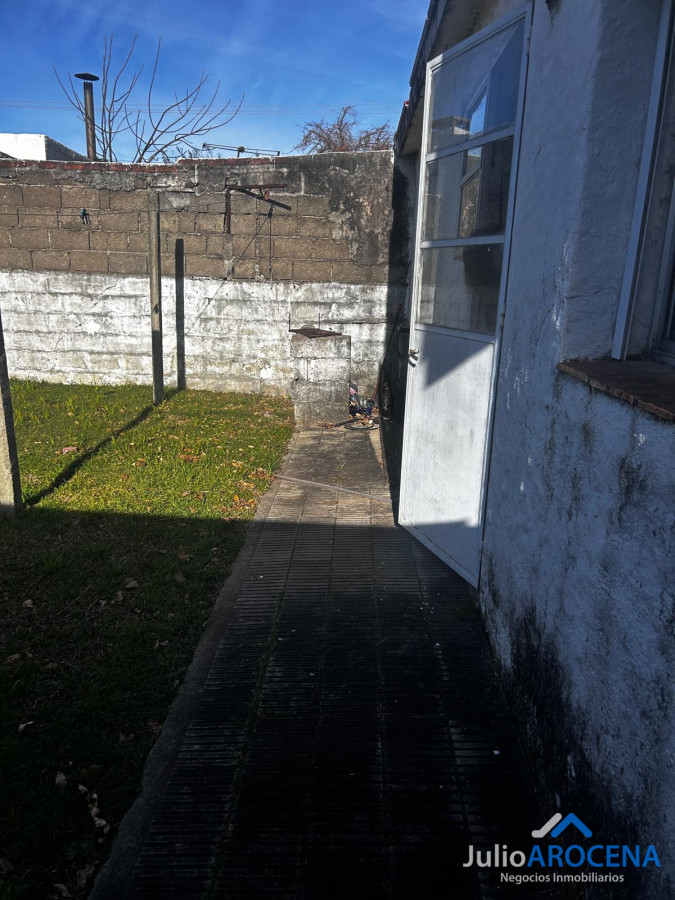 Casa ID.1276 - VENTA CASA DE DOS HABITACIONES CON GARAGE - JARDIN- PATIO- ESTUFA 