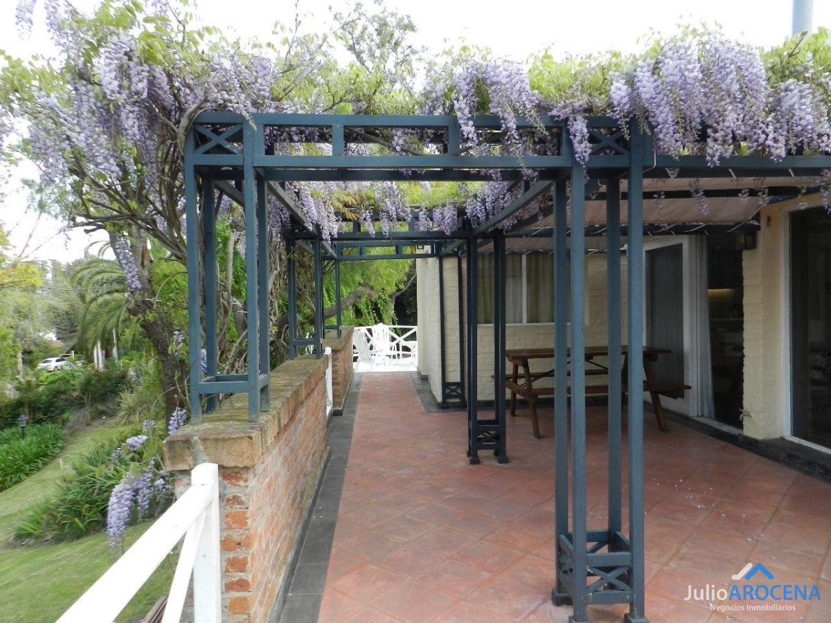 Casa ID.1077 - ¡Hermosa Casa a Pasos de la Playa y Plaza de Toros!