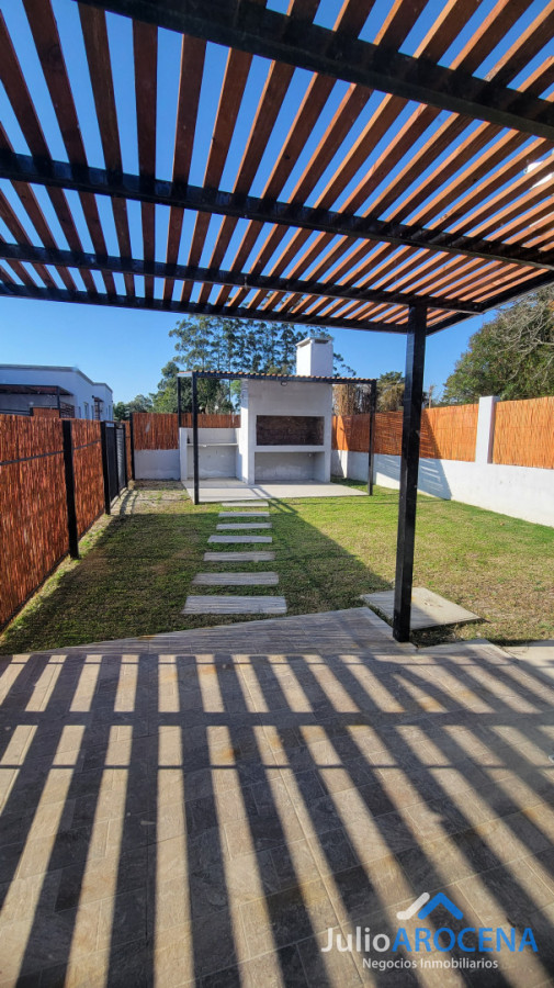 Casa ID.1453 - CASA CON ESTACIONAMIENTO Y PARRILLERO EN EL REAL