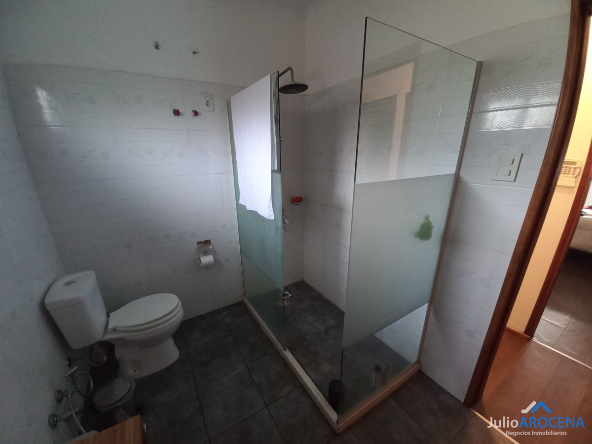 Casa ID.1200 - Casa en venta en las quintitas 3 dormitorios, uno en suite, 2 baños completos.