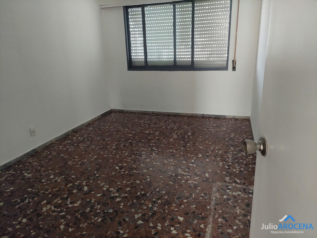 Casa ID.1451 - CASA DE 2 DORMITORIOS CON PASILLO