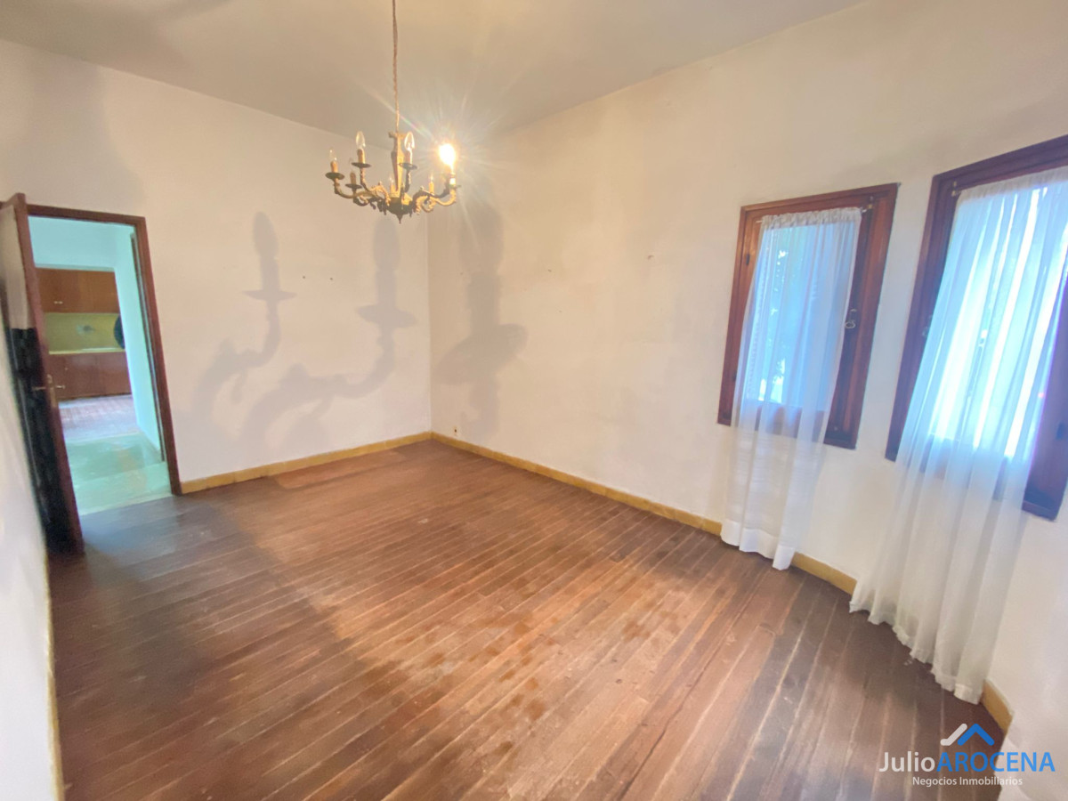Casa ID.886 - OPORTUNIDAD Dos casas + Apto en el Centro de Colonia 