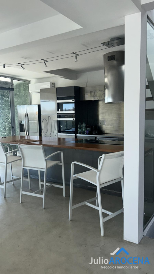 Casa ID.1321 - 🏡 ¡HERMOSA CASA A 5 CUADRAS DE GRAL. FLORES - COLONIA! ✨