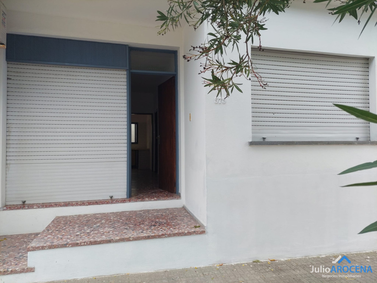 Casa ID.1451 - CASA DE 2 DORMITORIOS CON PASILLO