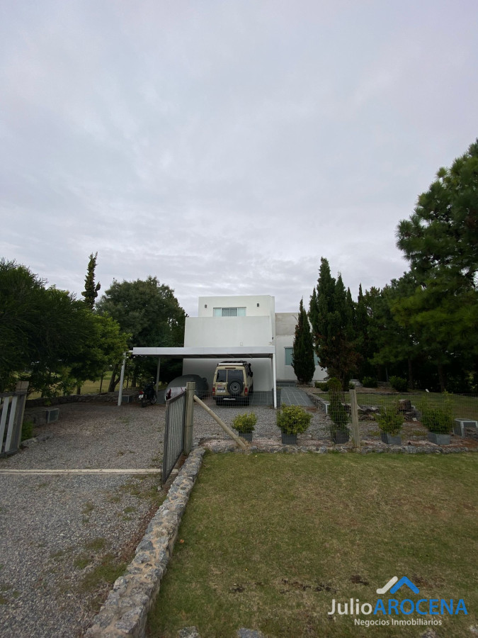 Casa ID.1237 - Moderna casa de 4 dormitorios con baños en suite, en barrio Privado