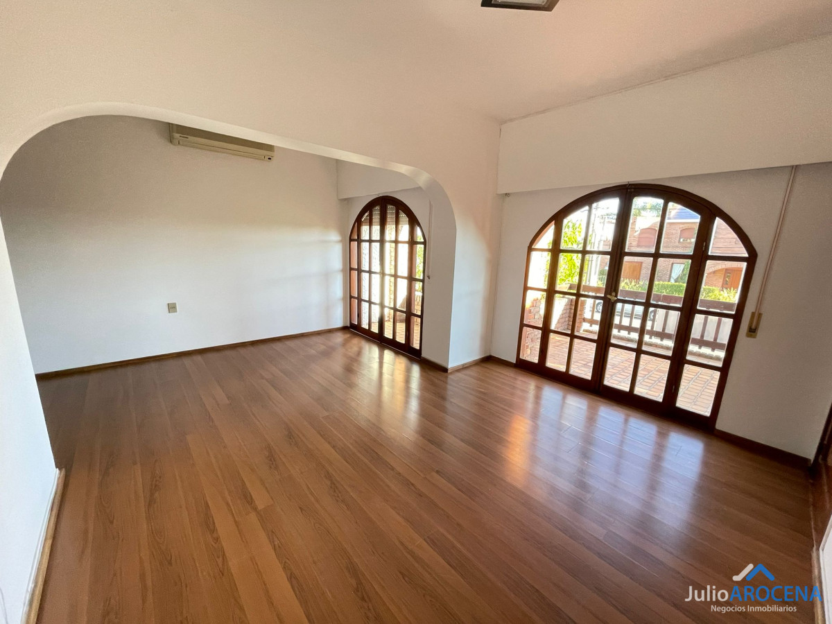 Casa ID.1102 -  ¡Hermosa Casa en Ave. Luis Alberto de Herrera! 