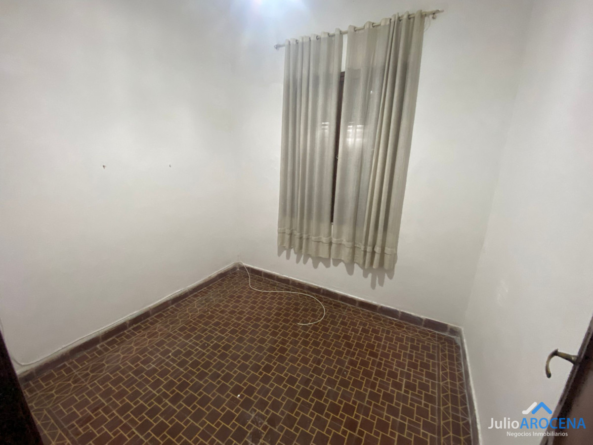 Casa ID.886 - OPORTUNIDAD Dos casas + Apto en el Centro de Colonia 