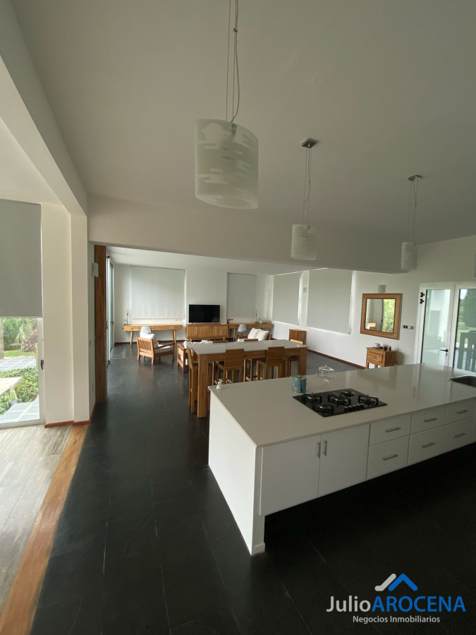 Casa ID.1237 - Moderna casa de 4 dormitorios con baños en suite, en barrio Privado