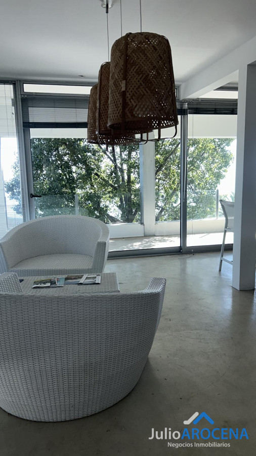 Casa ID.1321 - 🏡 ¡HERMOSA CASA A 5 CUADRAS DE GRAL. FLORES - COLONIA! ✨