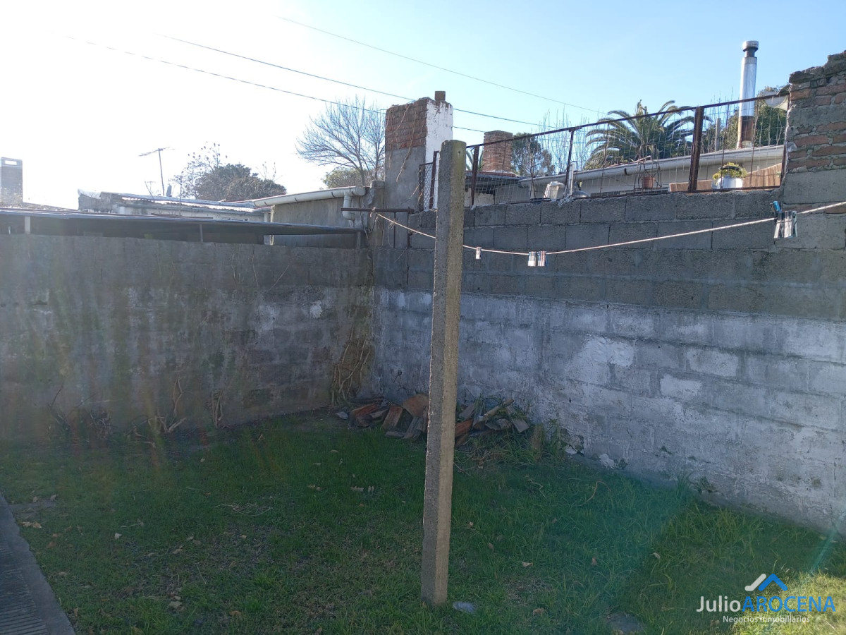 Casa ID.1276 - VENTA CASA DE DOS HABITACIONES CON GARAGE - JARDIN- PATIO- ESTUFA 