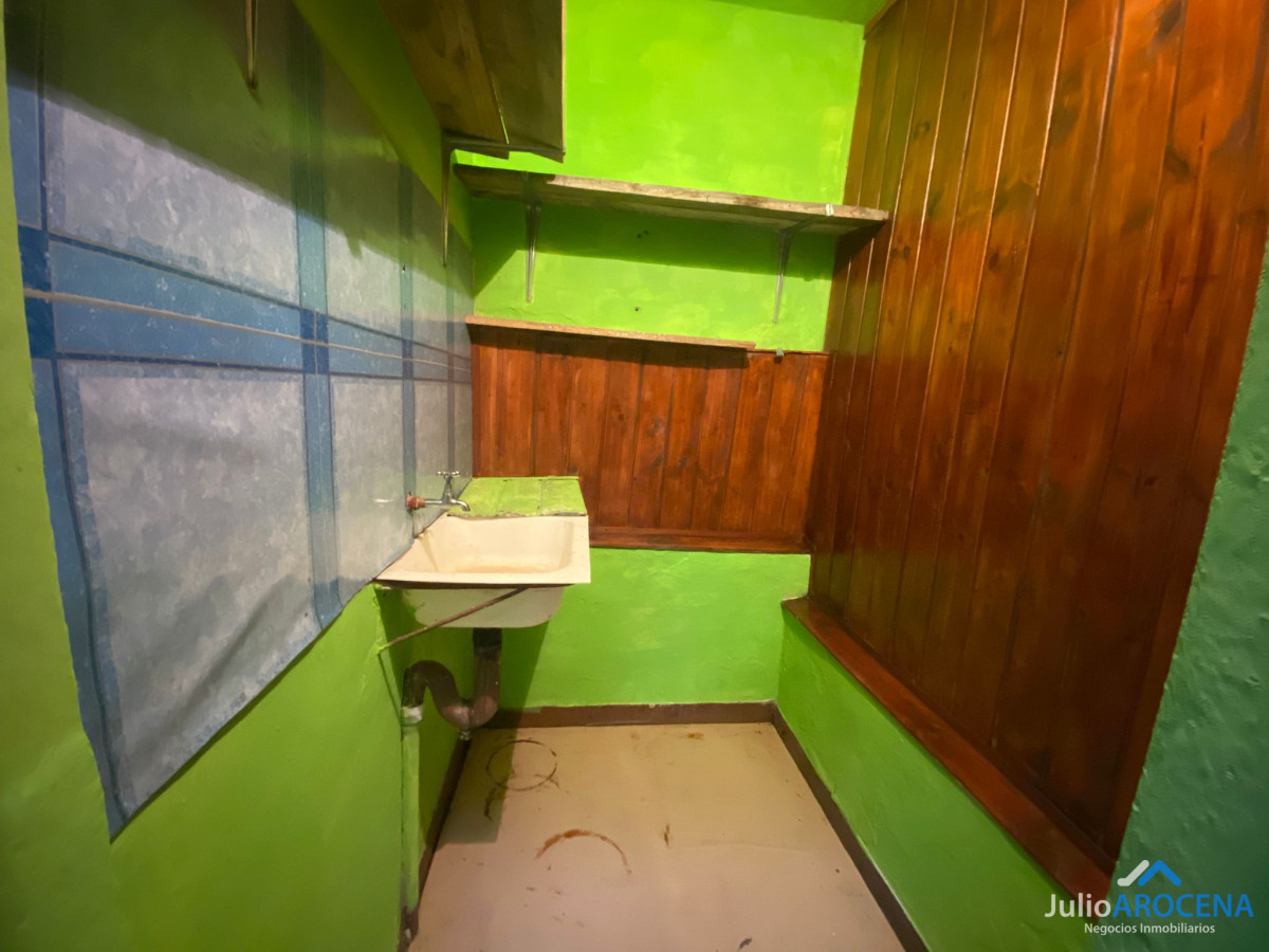 Casa ID.886 - OPORTUNIDAD Dos casas + Apto en el Centro de Colonia 