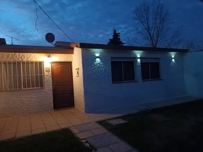 CASA TOTALMENTE AMOBLADA EN EL REAL 3 DORMITORIOS CON JARDIN Y PARRILLERO 