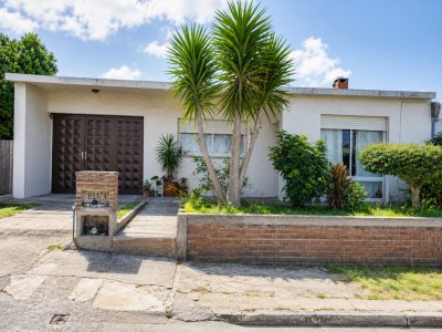 OPORTUNIDAD 3 CASAS EN UN SOLO PADRON BUENA RENTA ACTIVA 