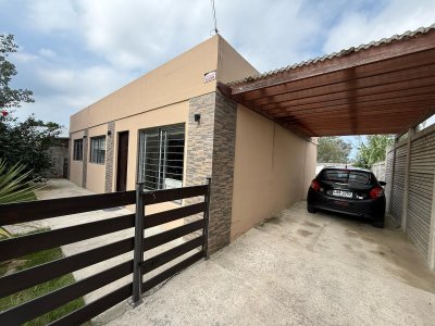 Casa en venta en las quintitas 3 dormitorios, uno en suite, 2 baños completos.
