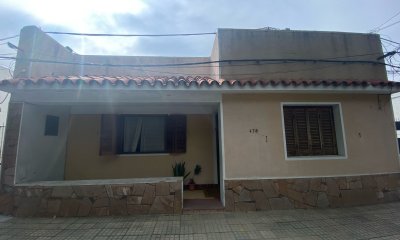 Casa En Venta, Calle Tacuarembó, Colonia Del Sacramento
