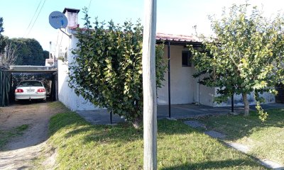 VENTA CASA DE DOS HABITACIONES CON GARAGE - JARDIN- PATIO- ESTUFA