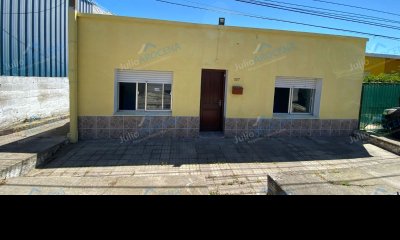Casa + Apto En Zona Comercial - Colonia