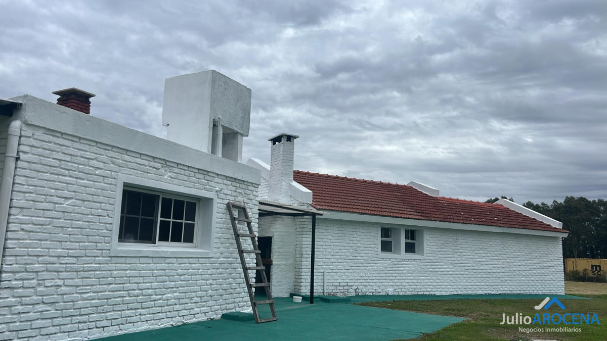 Chacra ID.1310 - HERMOSA CASA DE 6 DORMITORIOS 5 BAÑOS IDEAL PARA EMPRESAS - NEGOCIOS 