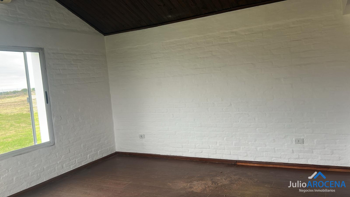 Chacra ID.1310 - HERMOSA CASA DE 6 DORMITORIOS 5 BAÑOS IDEAL PARA EMPRESAS - NEGOCIOS 