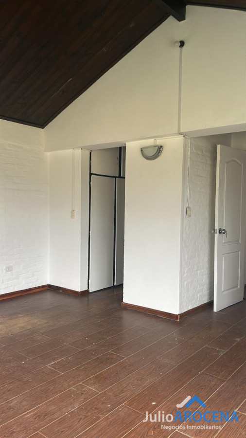 Chacra ID.1310 - HERMOSA CASA DE 6 DORMITORIOS 5 BAÑOS IDEAL PARA EMPRESAS - NEGOCIOS 