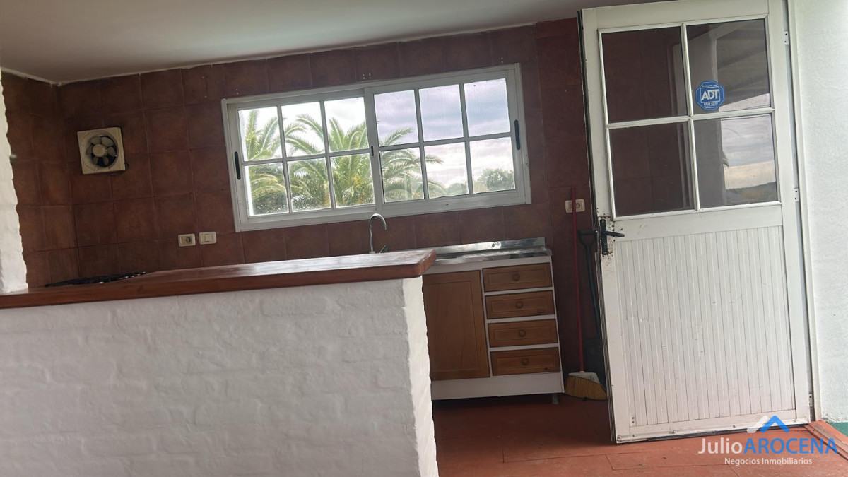 Chacra ID.1310 - HERMOSA CASA DE 6 DORMITORIOS 5 BAÑOS IDEAL PARA EMPRESAS - NEGOCIOS 