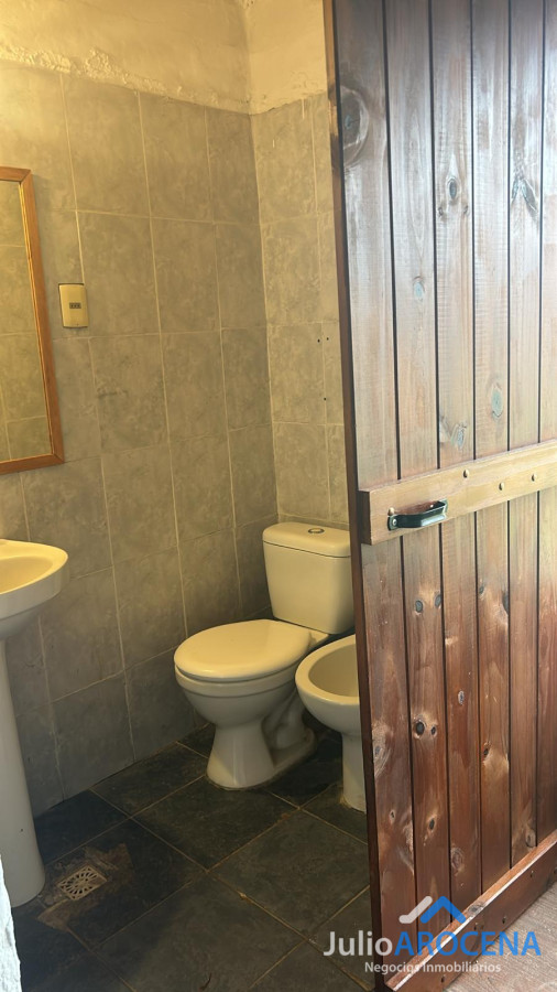 Chacra ID.1310 - HERMOSA CASA DE 6 DORMITORIOS 5 BAÑOS IDEAL PARA EMPRESAS - NEGOCIOS 