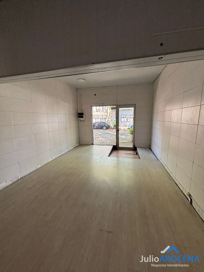 Local Comercial ID.1330 - AMPLIO LOCAL EN ZONA ESTRATEGICA DE COLONIA DE SACRAMENTO 