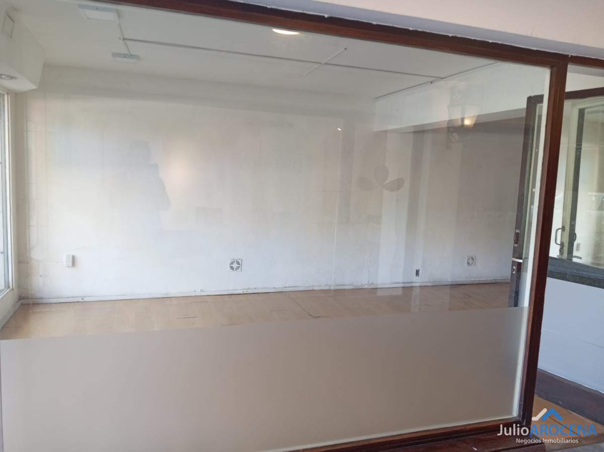 Local Comercial ID.1423 - 🏢✨ LOCAL EN ALQUILER - GALERÍA LIBERTADOR